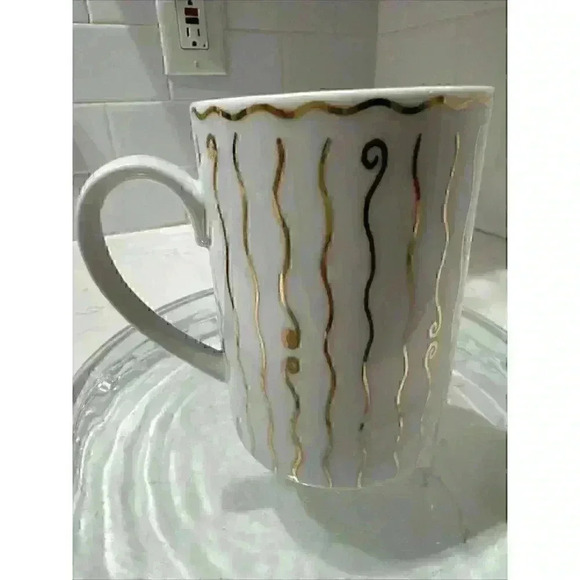 Pottery Barn White with Gold Wavy Lines Nile Mug Made in Japan - Picture 5 of 8